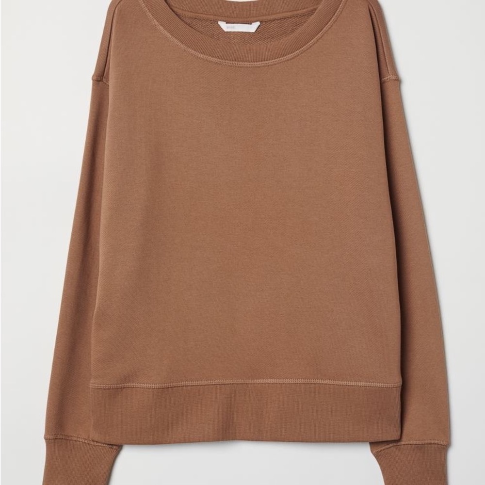 Long sleeved, relaxed- fit sweatshirt with dropped shoulders